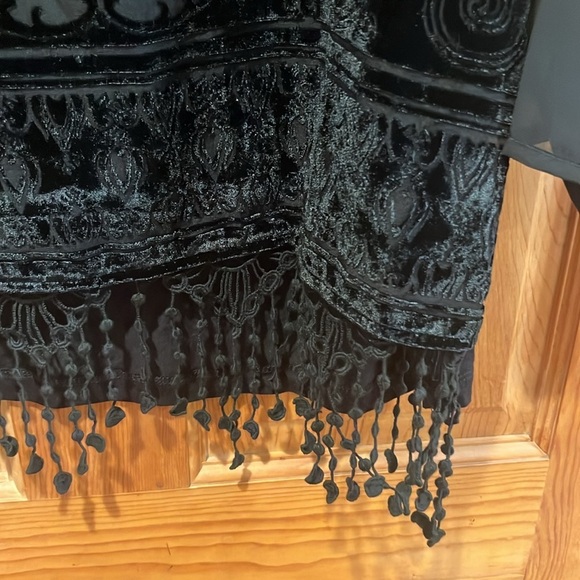 Chicos women’s black burnout velvet floral top size 2 ( L/12) . - Picture 3 of 6